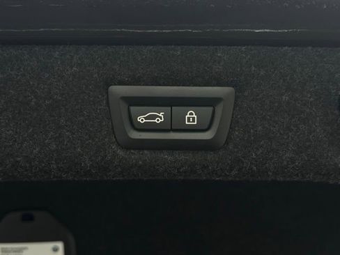 Used 2023 BMW 540i xDrive w/ Premium Package image 12