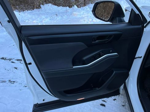 Used 2023 Toyota Highlander LE image 11