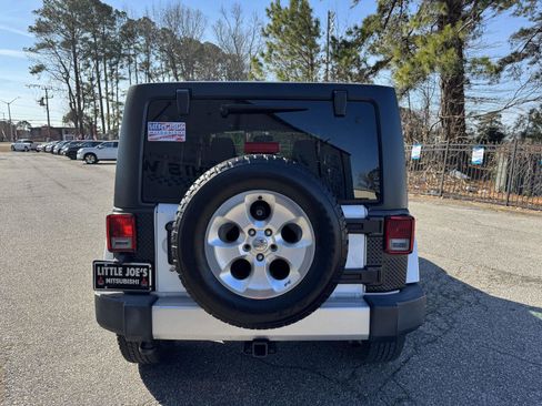 Used 2015 Jeep Wrangler Unlimited Sahara w/ Connectivity Group image 7