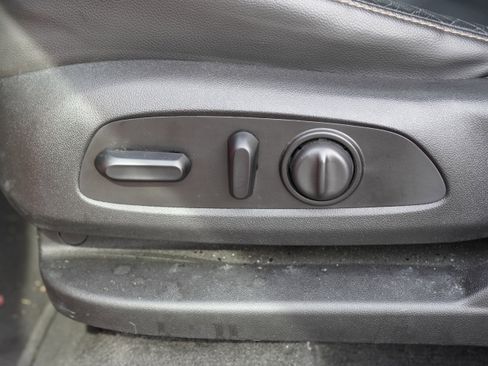 Used 2020 Chevrolet Traverse LT w/ LT Premium Package image 34