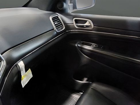 Used 2018 Jeep Grand Cherokee Limited image 28