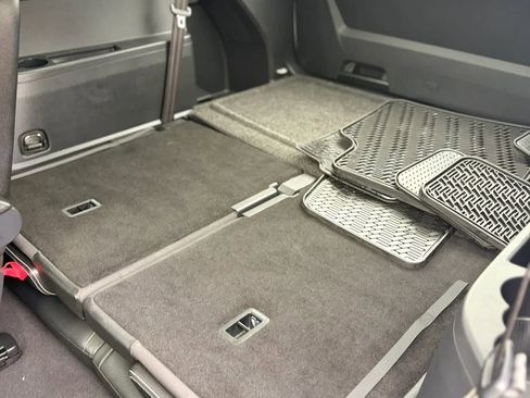 Used 2023 Volkswagen Atlas SE w/ Panoramic Sunroof Package image 19