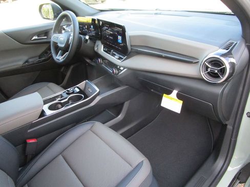 New 2026 Chevrolet Equinox LT w/ Convenience Package II image 19