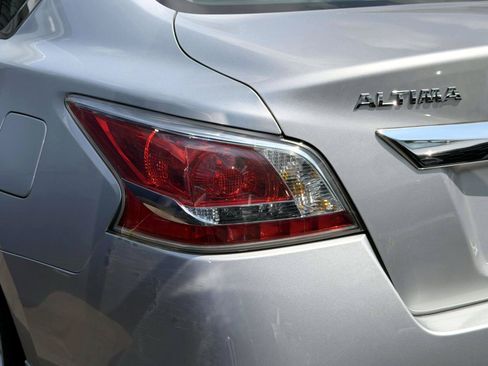 Used 2015 Nissan Altima 2.5 SV w/ Convenience Package FWD image 10