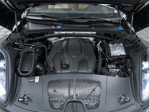 Used 2026 Porsche Macan Turbo image 12