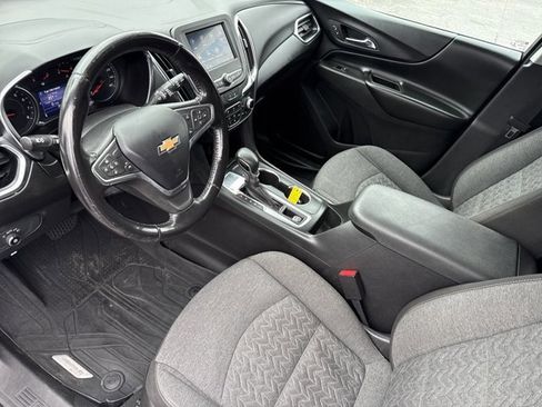 Used 2022 Chevrolet Equinox LT w/ Driver Convenience Package image 10