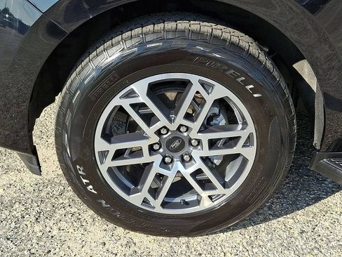 Used 2025 Ford Expedition Active AWD/4WD image 9