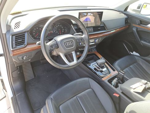 Used 2023 Audi Q5 2.0T Premium w/ Convenience Package image 5
