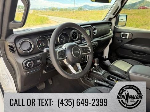 Used 2023 Jeep Wrangler Unlimited Sahara AWD/4WD image 17
