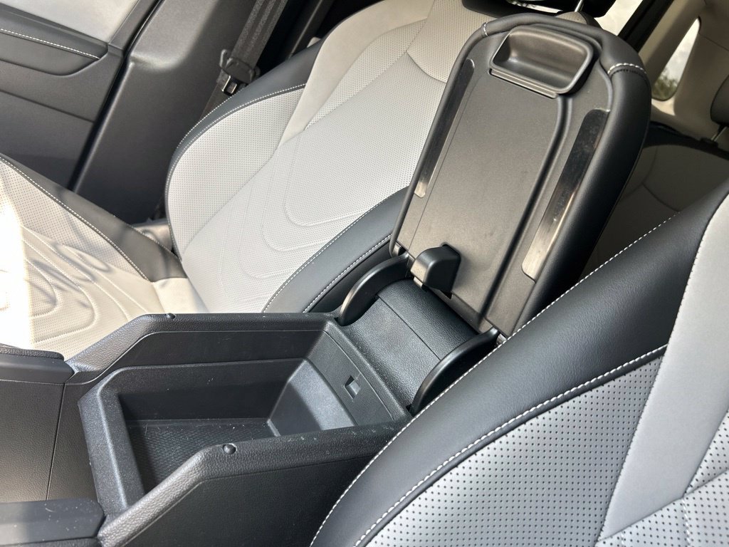 Certified 2025 Volkswagen Tiguan SE FWD image 39