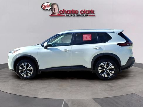 Used 2022 Nissan Rogue SV w/ SV Premium Package FWD image 3
