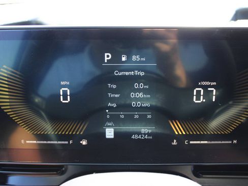 Used 2025 Kia Carnival FWD image 17