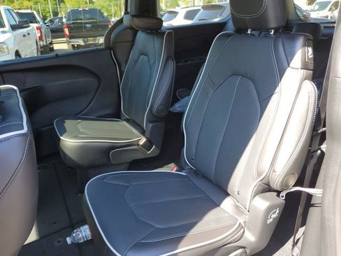 New 2026 Chrysler Pacifica Limited w/ S Appearance Package image 17