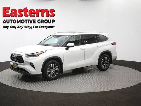 Used 2021 Toyota Highlander XLE AWD/4WD image 58