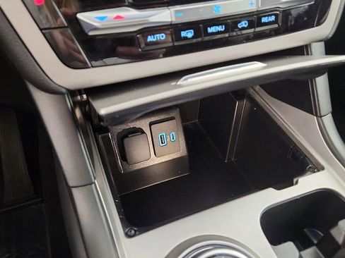 Used 2023 Ford Explorer XLT image 16