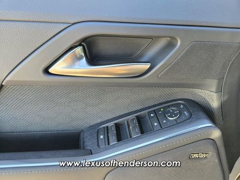 Certified 2025 Lexus GX 550 w/ Accessory Package (CT) image 22