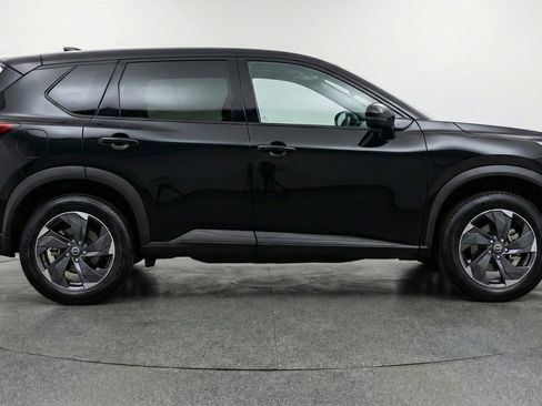 Used 2025 Nissan Rogue SV FWD image 11