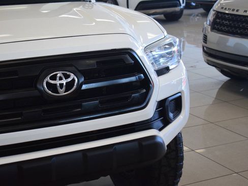 Used 2017 Toyota Tacoma SR AWD/4WD image 10