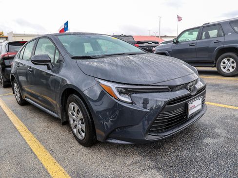 Used 2026 Toyota Corolla LE FWD image 6