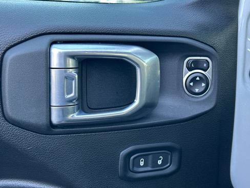 Used 2024 Jeep Gladiator Sport image 12