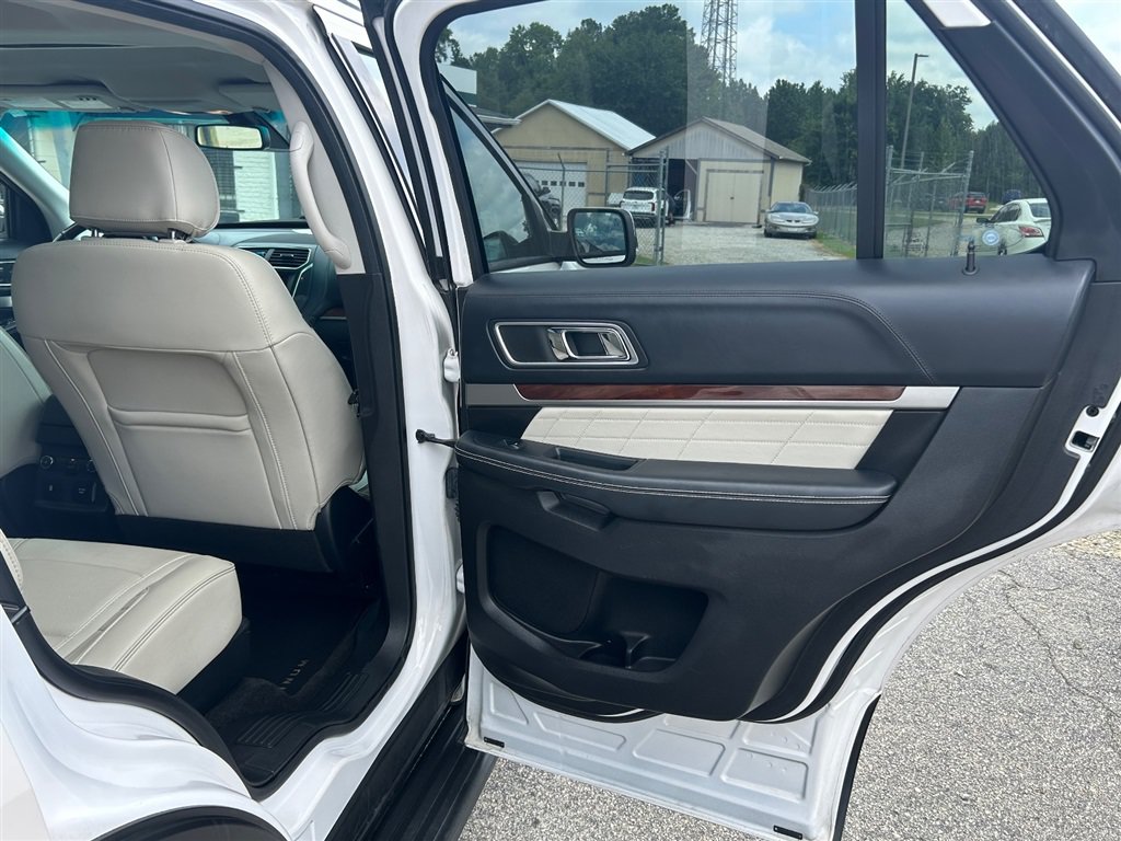 Used 2017 Ford Explorer Platinum AWD/4WD image 22