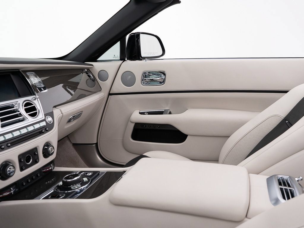Certified 2018 Rolls-Royce Dawn RWD image 35