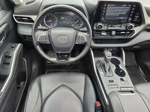 Used 2020 Toyota Highlander XLE image 30