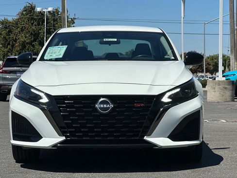 Certified 2024 Nissan Altima 2.5 SR FWD image 9