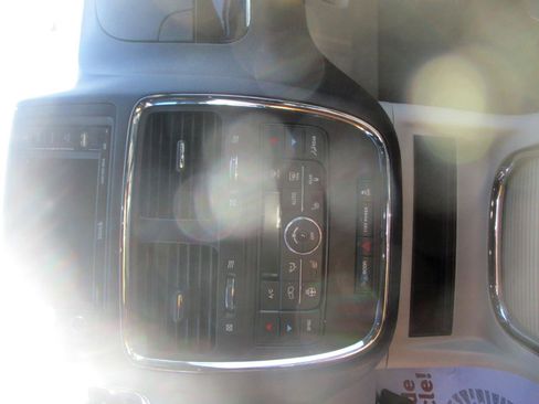 Used 2016 Dodge Grand Caravan SXT image 11