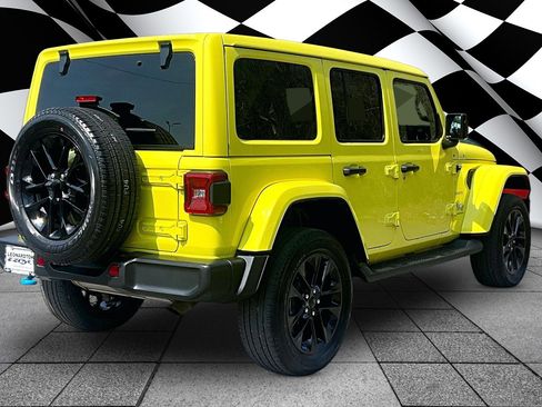 Used 2023 Jeep Wrangler Unlimited Sahara w/ Cold Weather Group AWD/4WD image 2
