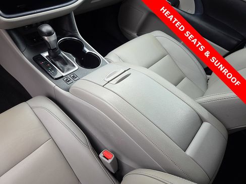 Used 2019 Toyota Highlander XLE image 25