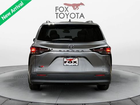 New 2026 Toyota Sienna XLE AWD/4WD image 4