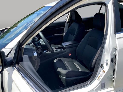 Used 2024 Nissan Altima 2.5 SV FWD image 8