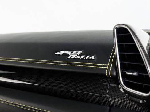 Used 2011 Ferrari 458 Italia Coupe RWD image 38