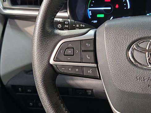 Used 2023 Toyota Sienna XLE FWD image 28