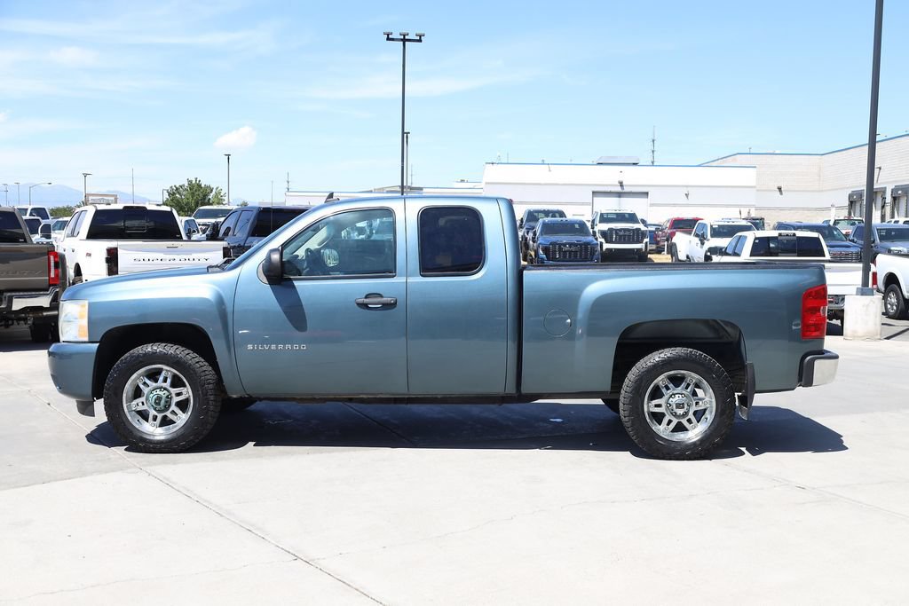 Used 2009 Chevrolet Silverado 1500 LT w/ Power Pack Plus AWD/4WD image 3