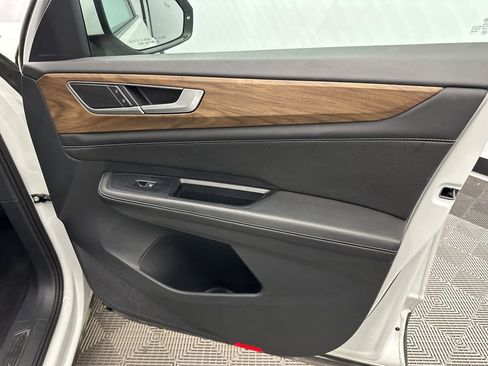 Used 2025 Volkswagen Atlas SE image 15