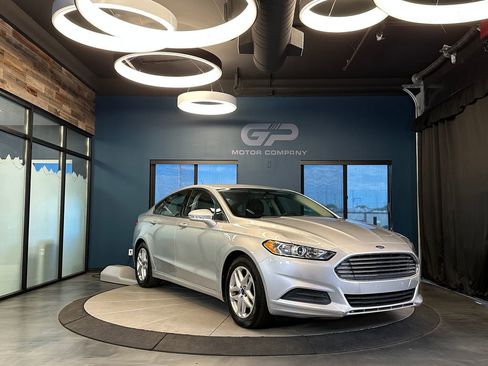 Used 2015 Ford Fusion SE FWD image 1