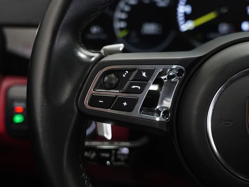 Used 2022 Porsche Cayenne Turbo S image 19