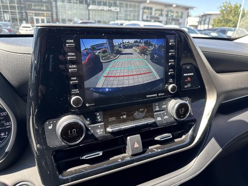 Used 2020 Toyota Highlander XLE AWD/4WD image 20