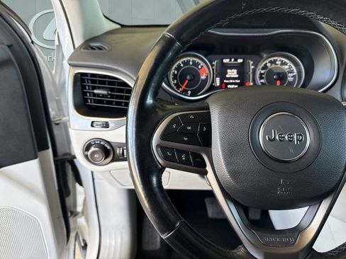 Used 2021 Jeep Cherokee Latitude Plus image 15