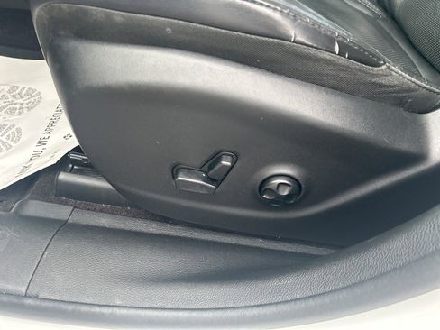 Used 2019 Jeep Cherokee Limited w/ Technology Group image 22