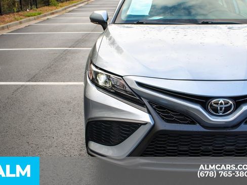 Used 2023 Toyota Camry SE image 12
