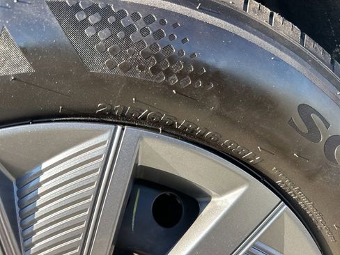 Used 2025 Nissan Kicks S image 28