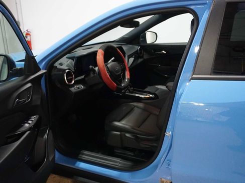 Used 2024 Chevrolet Trax RS w/ Sunroof Package image 8