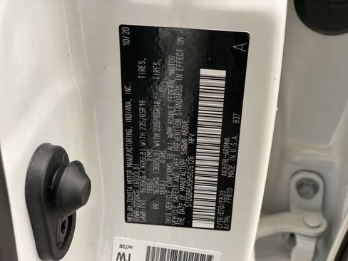 Used 2021 Toyota Highlander XLE image 29