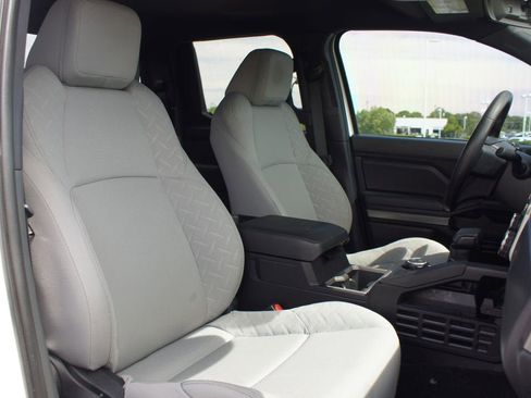 Used 2024 Toyota Tacoma SR5 AWD/4WD image 23
