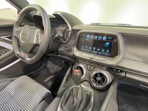 Used 2018 Chevrolet Camaro SS image 71