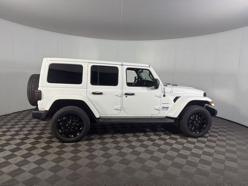 Used 2022 Jeep Wrangler Unlimited Sahara AWD/4WD image 46