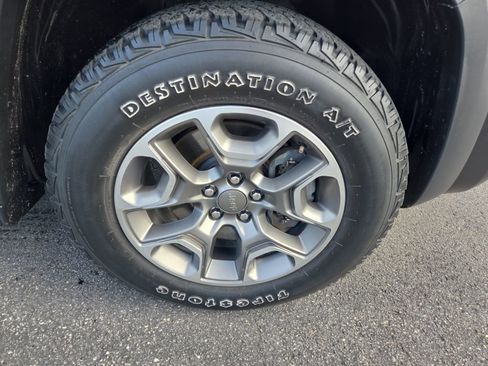 Used 2020 Jeep Cherokee Trailhawk w/ Technology Group image 19